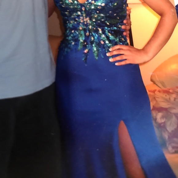 Cassandra Stone gown. Sequin bodice. Front slit. - Picture 4 of 4